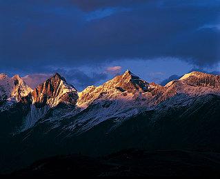 《消逝的光芒：困兽》30款显卡跑分 优化整体不错